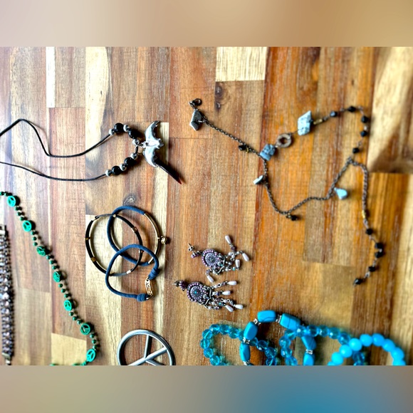 Costume Jewelry - Picture 5 of 6